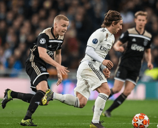 九游体育官网-法国杯倒计时，阿贾克斯集结日防线松动，细节引发关注，压力陡增，年轻球员得到机会的简单介绍