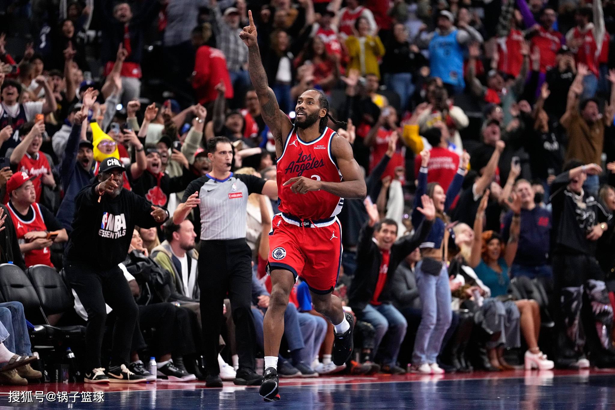 九游体育-塞维利亚窗口期绝杀压哨；志在NBA常规赛名次提升；压力陡增；身体对抗强度拉满的简单介绍